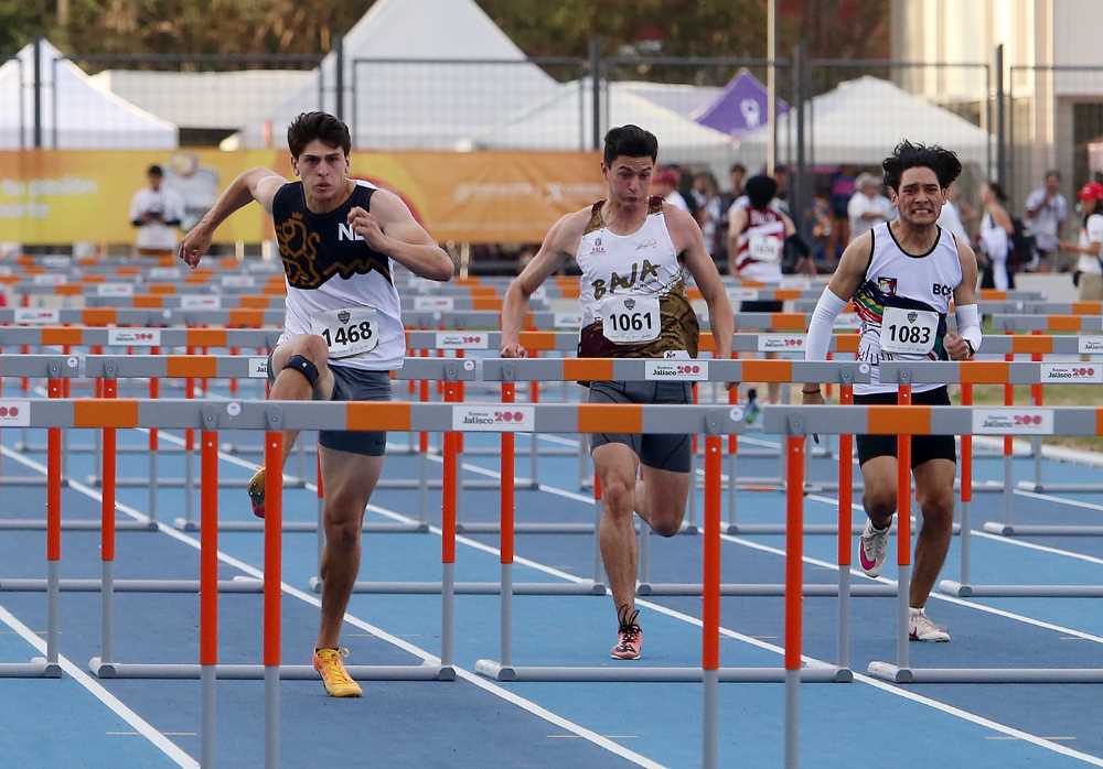 José Eduardo Aguado Peña training for the U-20 World Athletics Championships, preparing for the 110 and 400-meter hurdles.