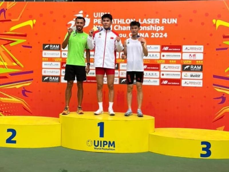 Lorenzo Macías holding a silver medal, symbolizing his achievement at the 2024 Carrera Shooting World Cup in China.