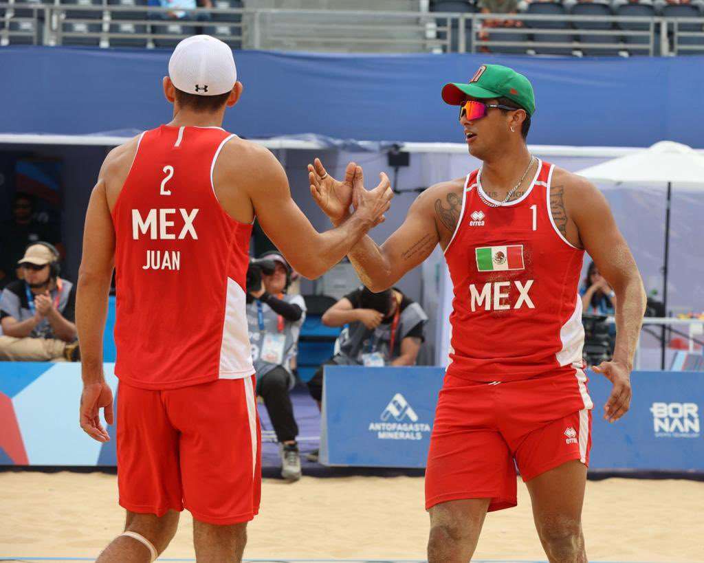 Mexico's beach volleyball team tests their skills against top Brazilian players in preparation for the qualifiers.