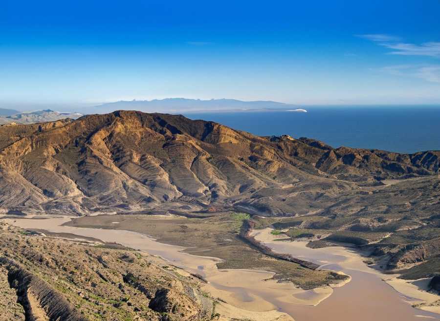 Geology and Geomorphology of Bahía de Los Angeles Region