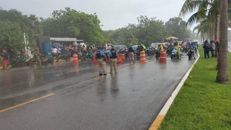 Police Lock Down Cancun Hotel Zone After Daring Robbery Sparks Massive Traffic Jam