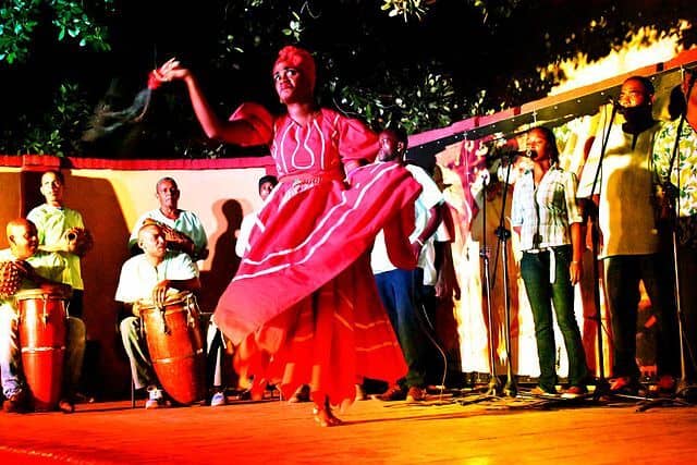 A large number of Mexicans and in general, foreigners travel to consult Cuban healers.