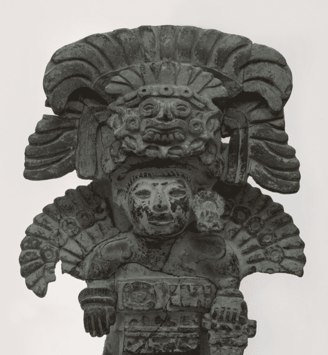 Pitao Cocijo, god of thunder and rain, is represented on the urn.