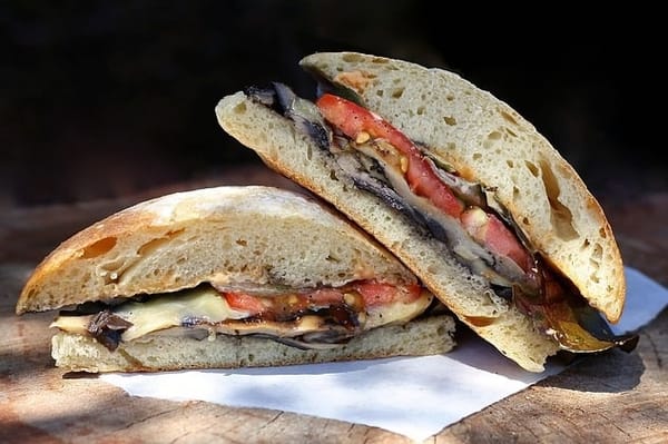 Shiitake mushrooms sandwich. Image by Aline Ponce from Pixabay