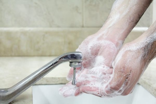 The importance of hand washing: myths and truths.