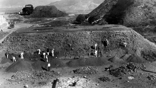 January 9, 1932: Alfonso Caso discovers tomb 7 of Monte Alban.