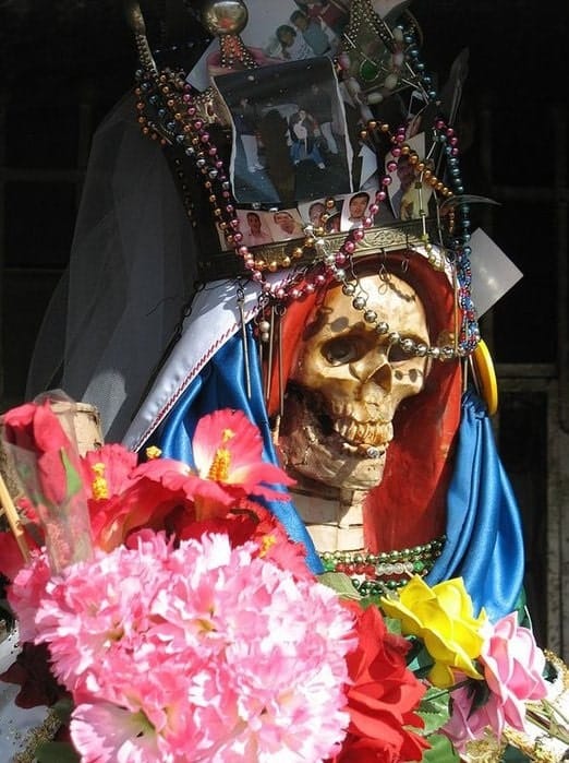 Depiction and origin of the Santa Muerte cult.