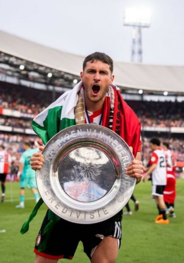 Santiago Giménez celebrated his club's Eredivise triumph with the Mexican flag.