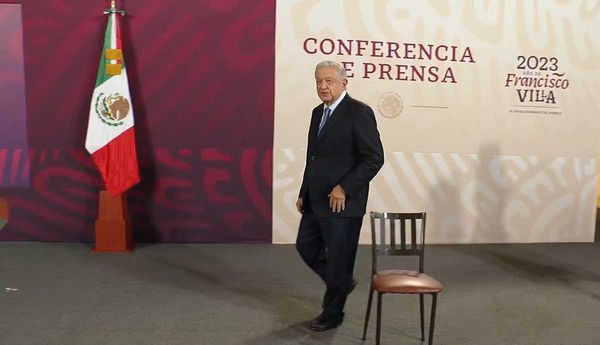 Hurricane Lidia relief efforts and economic stability discussed at the AMLO conference.