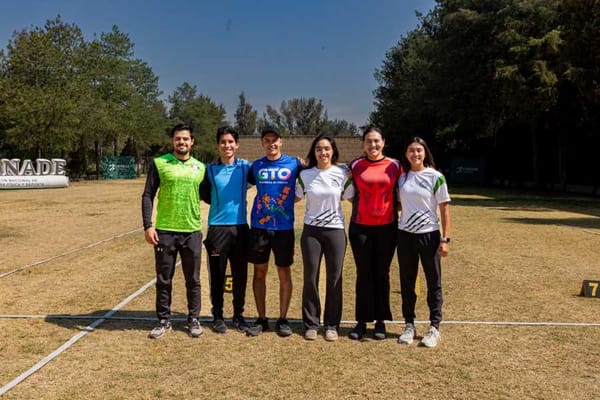 From left to right, Bruno Martínez, Javier Rojas, Matías Grande, Ana Paula Vázquez, Alejandra Valencia and Ángela Ruiz.