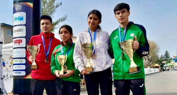 (Left to right) Oscar Bocanegra, Ashley Santiago, Renata Cortes and Emiliano Barba, Mexican triathletes.