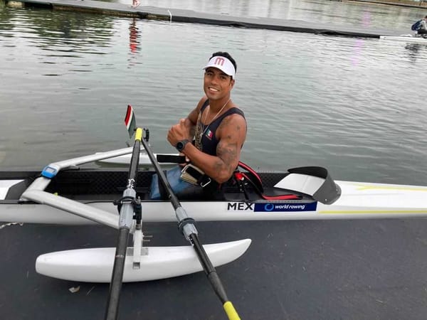 Michel Muñoz Malagón in rowing gear, preparing for competition.