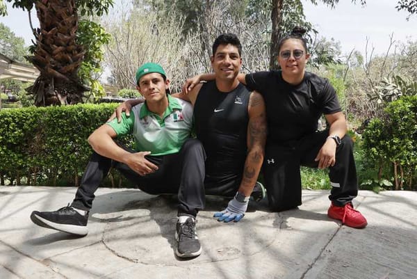 From left to right, Miguel Nieto, Michel Muñoz and Brittany Gutiérrez, para rowing athletes.