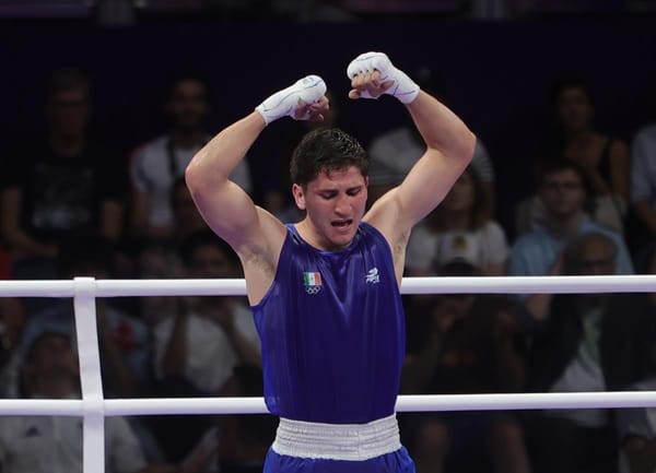 Mexican boxer Marco Verde advanced to the semi-finals of the Olympic tournament.