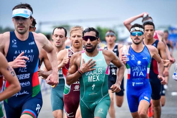 Mexican triathlon team members in action, competing in the World Triathlon Championship.