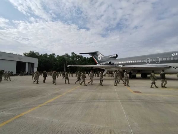 More members of the Mexican Army Special Forces arrive in Sinaloa.