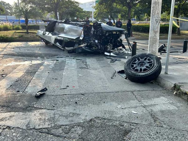 Severely damaged Tesla Cybertruck wreckage after collision with Colón roundabout in Guadalajara, Mexico.